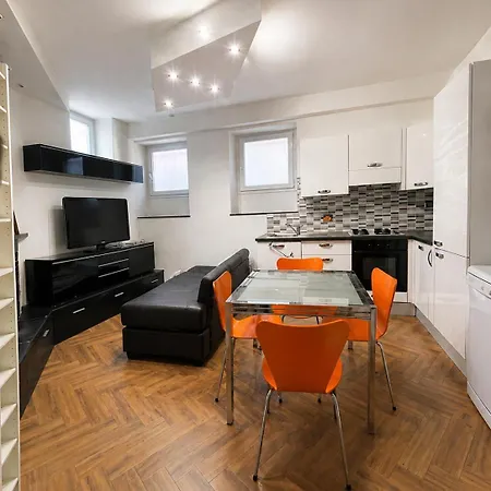 Two-bedroom House With Terrace Near & Nature * Mele