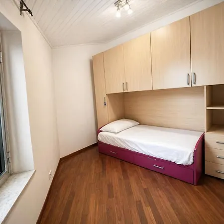 Two-bedroom House With Terrace Near & Nature Dom wakacyjny