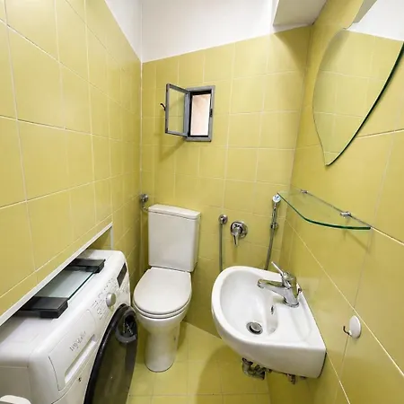 Two-bedroom House With Terrace Near & Nature Vakantiehuis *