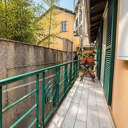 Two-bedroom House With Terrace Near & Nature Vakantiehuis *